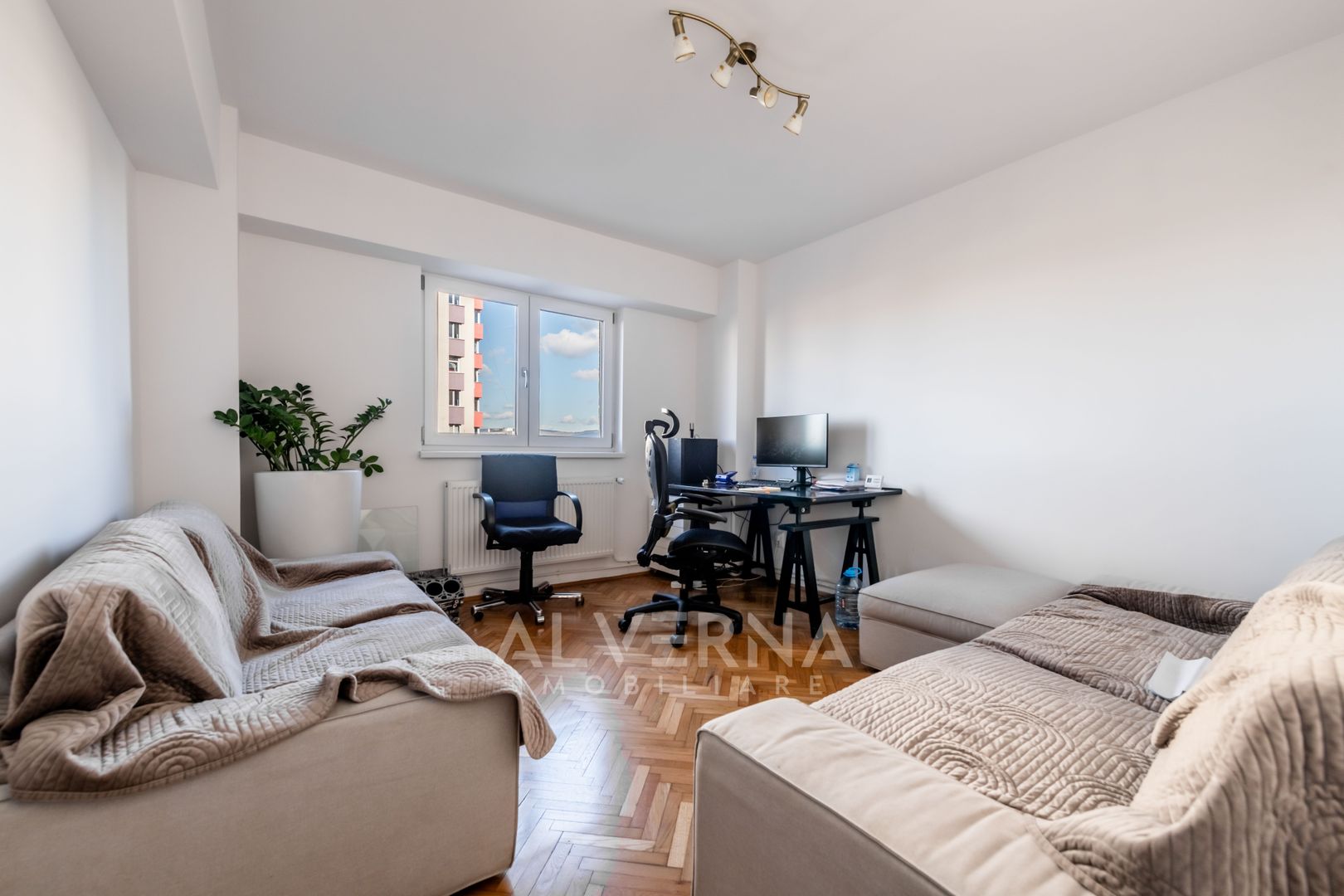 Spatiu birou 75mp + balcon | 3 camere | 2 bai | bucatarie | Cipariu - Poză 3