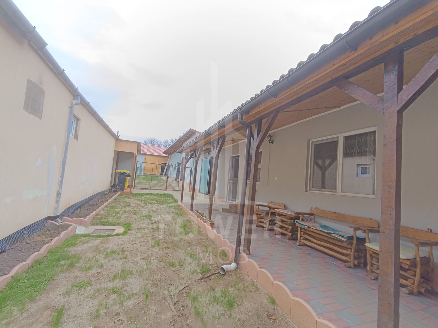 Casă de vânzare în satul Roșia cu vedere panoramică spre Munții Făgăras - Poză 9