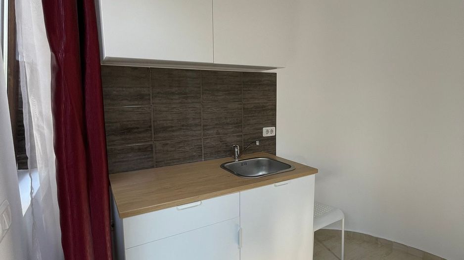 De închiriat: Spațiu ultracentral, renovat - Poză 7