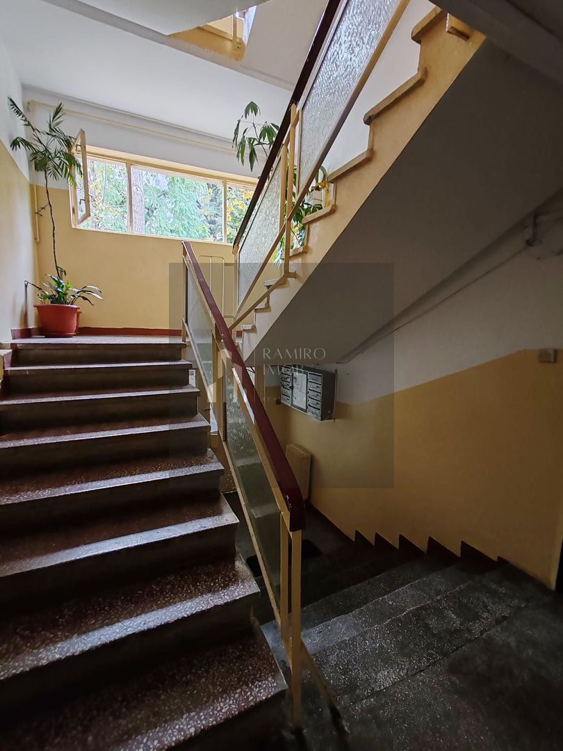 Apartament 2 camere, Sector 4, Resita/Luica, decomandat, spatios - Poză 11
