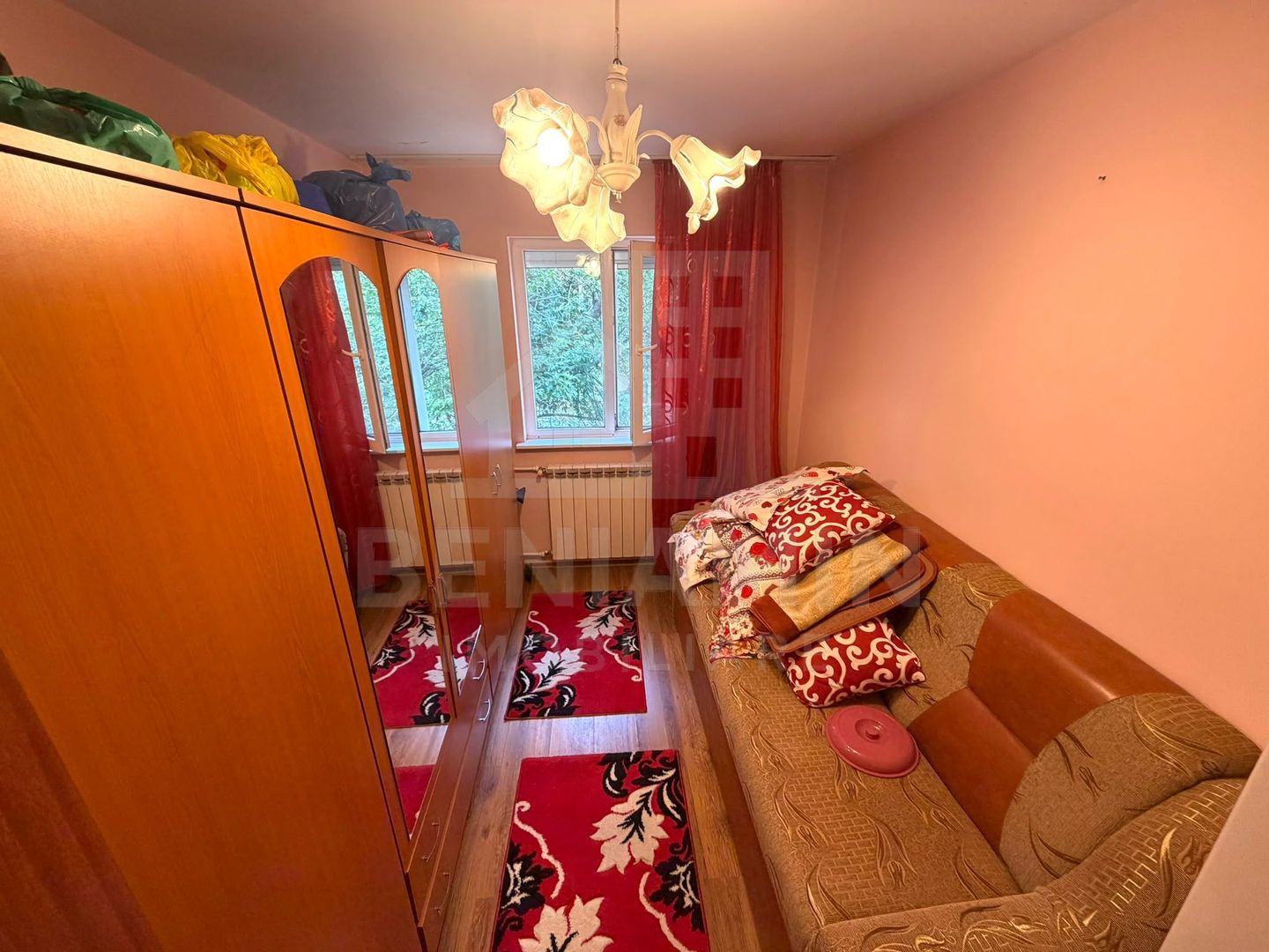 Apartament cu 3 camere - Craiovita Noua - etaj intermediar - Poză 4