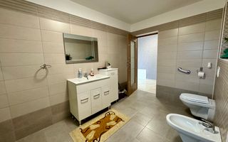 Casă Spațioasă de Vânzare în Ghimbav | Două Apartamente | Teren 579 mp - Poză 23