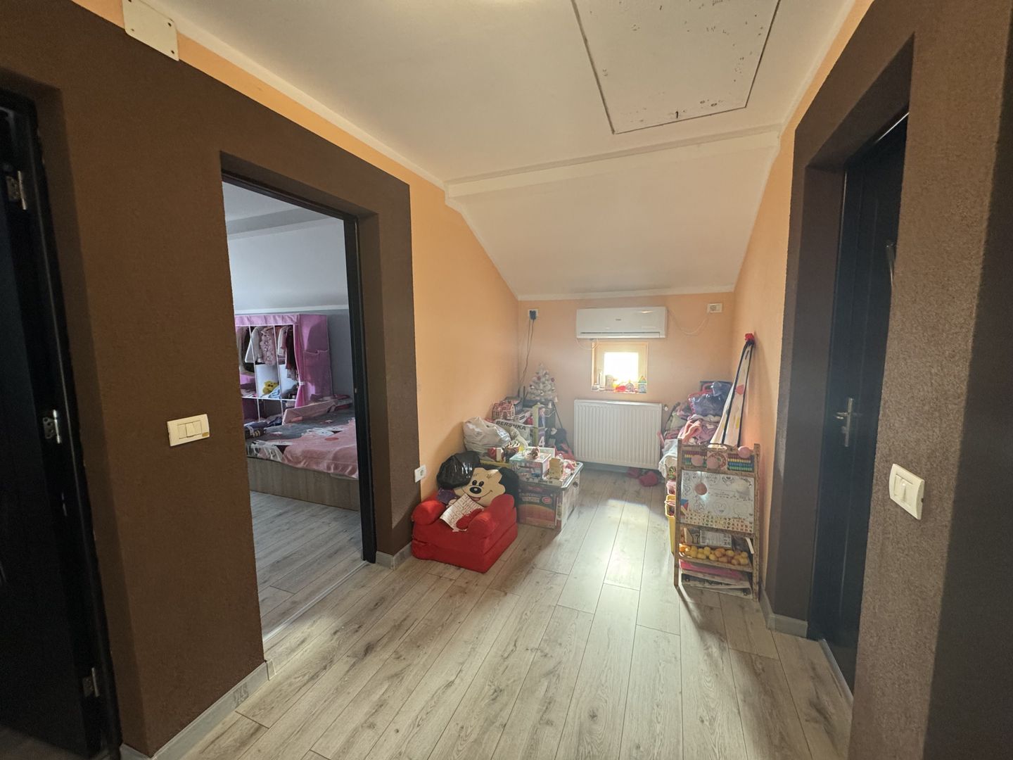 Casa Individuala Sanmihaiu Roman,P+M,4 Camere,2 Bai,Panouri Solare,Carport Auto - Poză 12