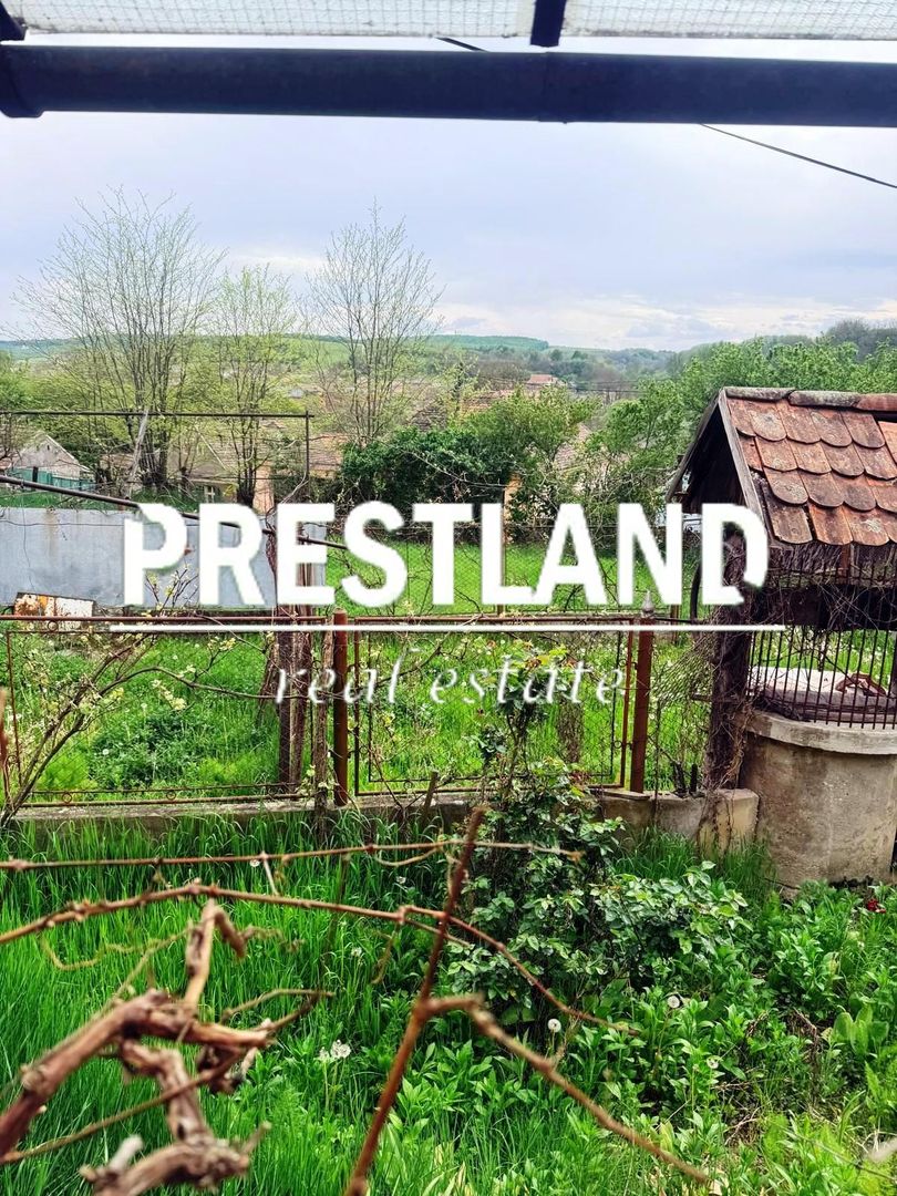 Casa modesta ,situată in Slimnic - Poză 4