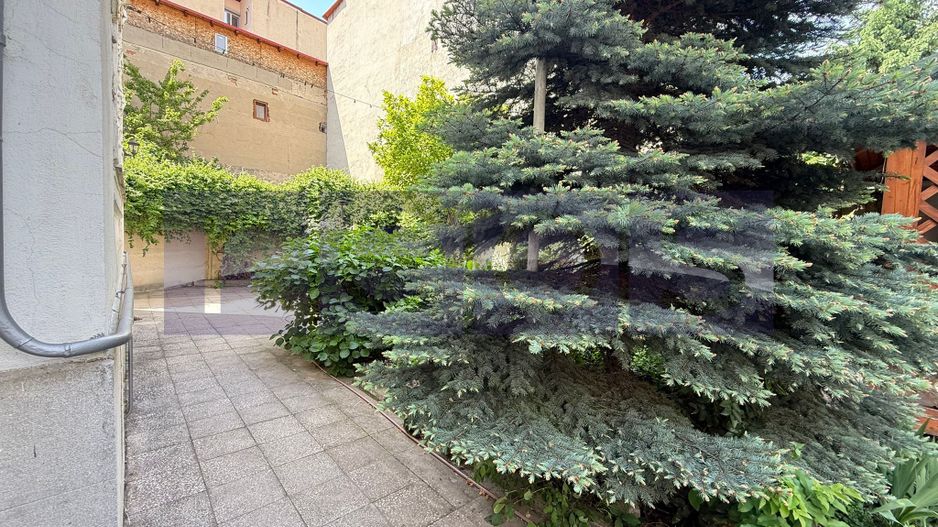 VILA DE VÂNZARE | 6 CAMERE CURTE PROPRIE 200 MP | ZONA CENTRALĂ - Poză 3