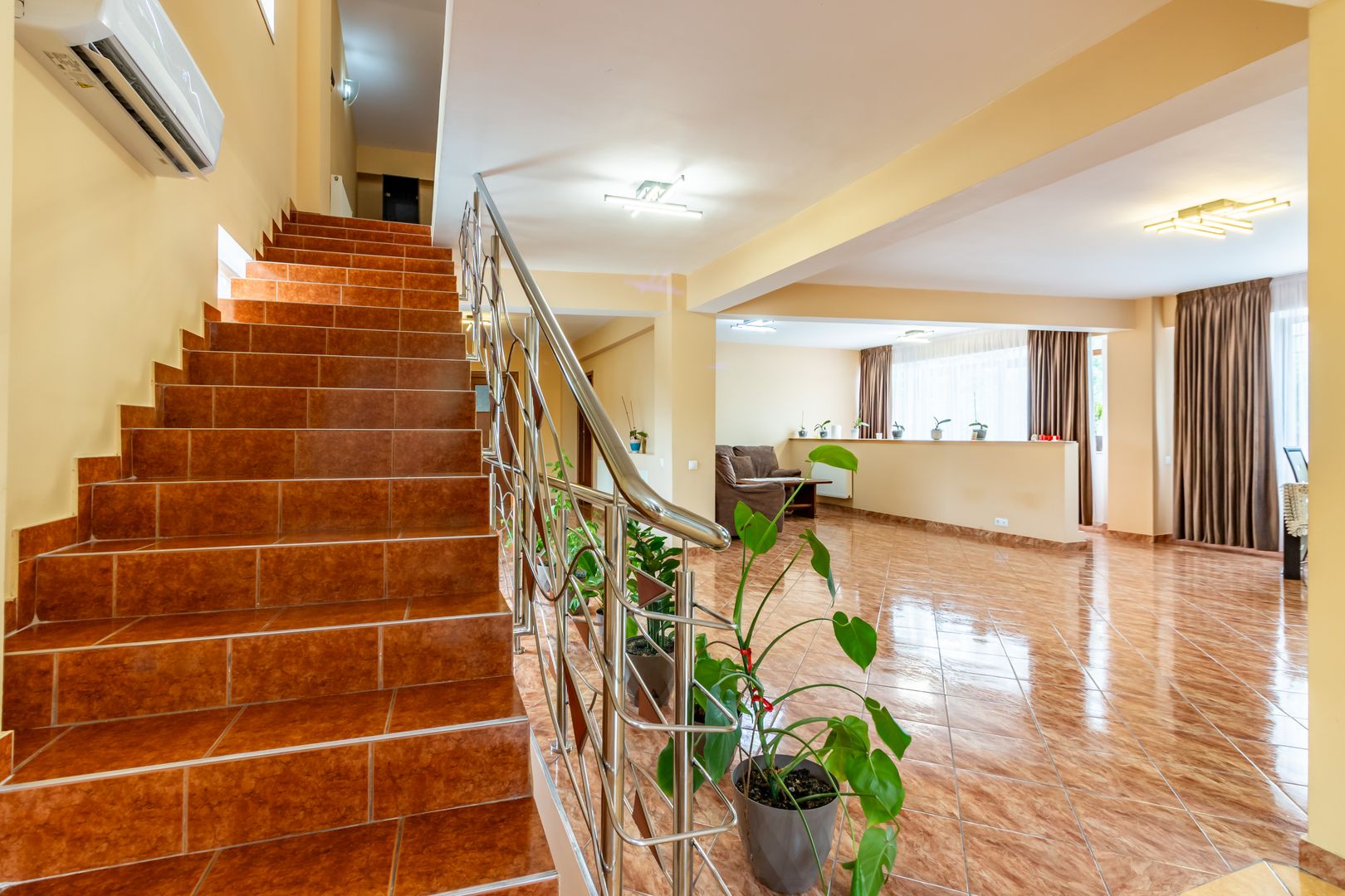 Inchiriere Cladire P+1+M Apusului, 433mp, Curte 900mp, Parcare - Poză 7