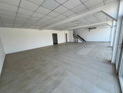 Spatiu comercial de inchiriat 240 mp in Bdul Timisoara. - Poză 1