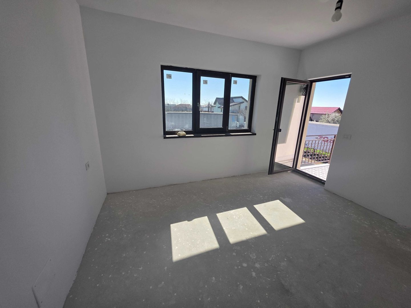Casă P+1E modernă, situată în zona Damila-Selgros. - Poză 5