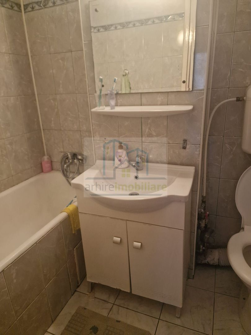 Apartament 3 camere, decomandat , etajul 1/10 - Poză 7