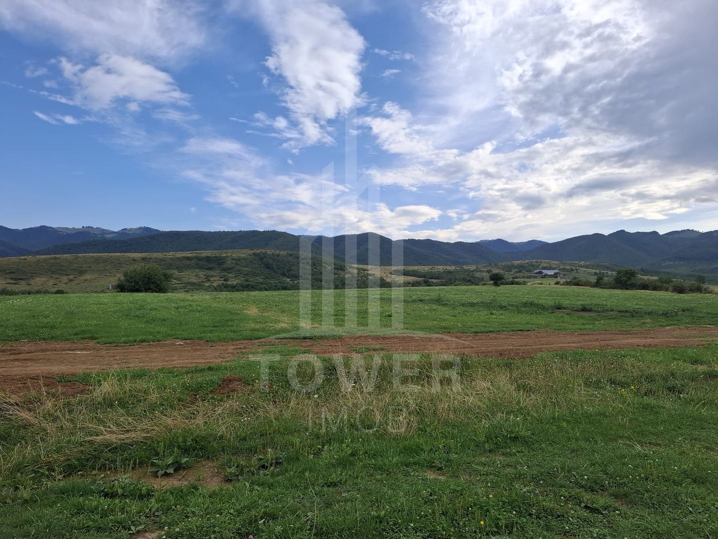 Teren la Orlat cu vedere spre munti - Poză 3