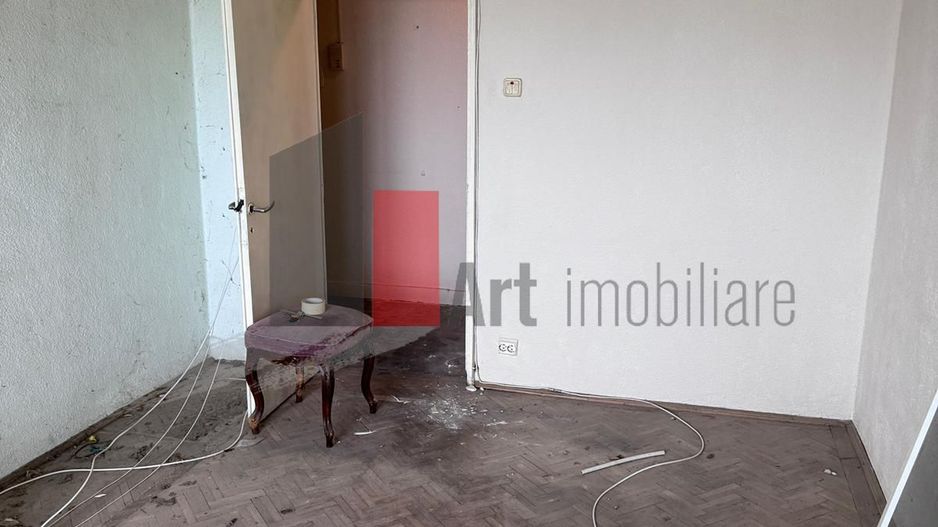 Vânzare apartament 3 camere Piața Progresu - Poză 2