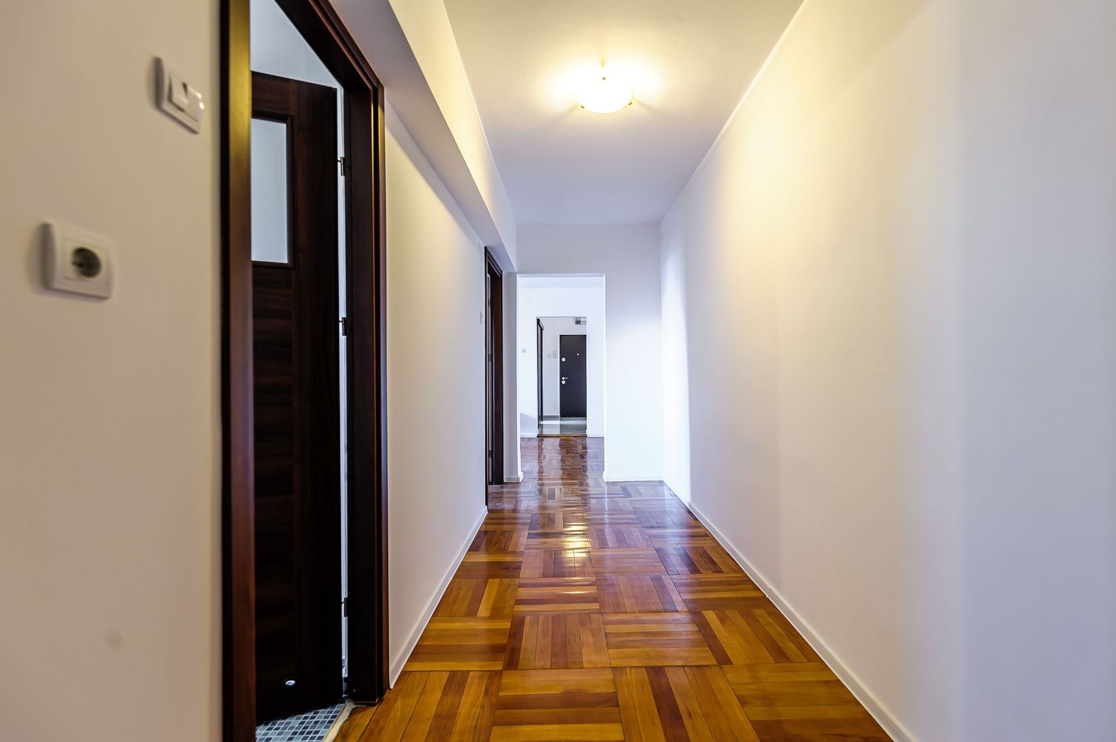 Apartament cu 3 camere în Vlaicu - Poză 4