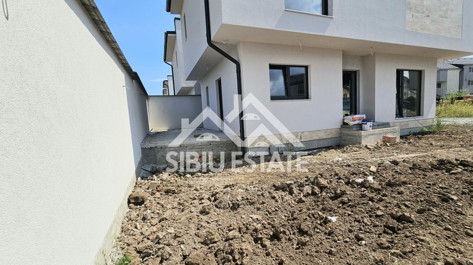Casa noua 4 camere Selimbar central - Poză 14