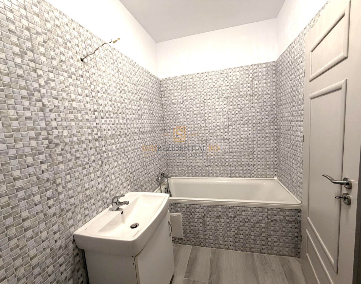 Apartament cu 3 camere + parcare, zona excelenta, Aparatorii Patriei - Poză 13