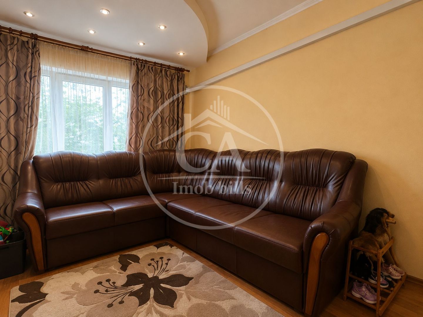 Apartament cu 3 camere de vânzare în zona Nufărul, Oradea - Poză 2