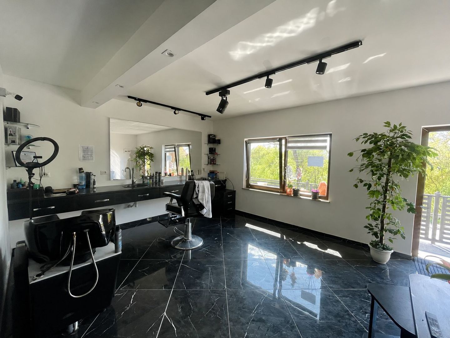 SPAȚIU COMERCIAL | COMPLET UTILAT PENTRU FRIZERIE| HORODNIC DE JOS - Poză 1