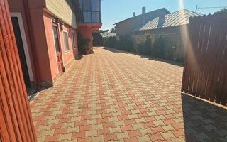 🏡 Casă spațioasă cu 9 camere în Strejnicu – pentru locuință, birouri - Poză 3