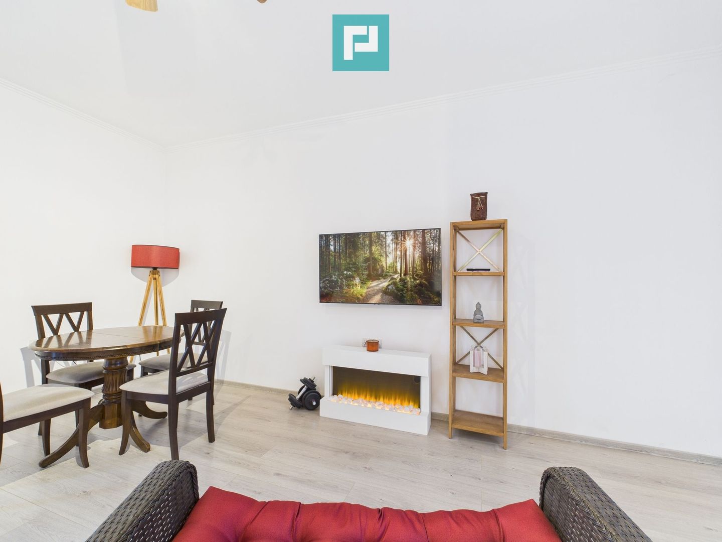 Casă cu 4 camere în Dumbrăvița, langă pădure - Poză 1