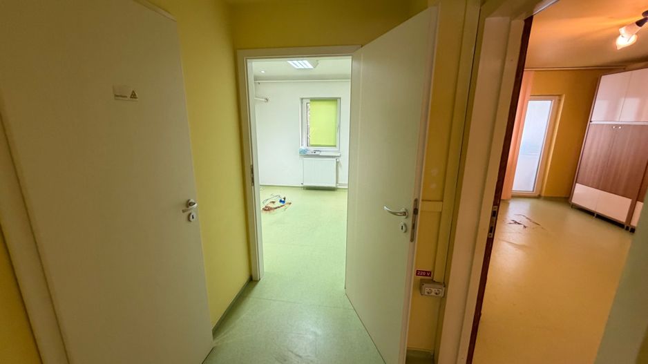 Spațiu parter cu destinație mixtă, zona fostă Lidia – 67 mp - Poză 2