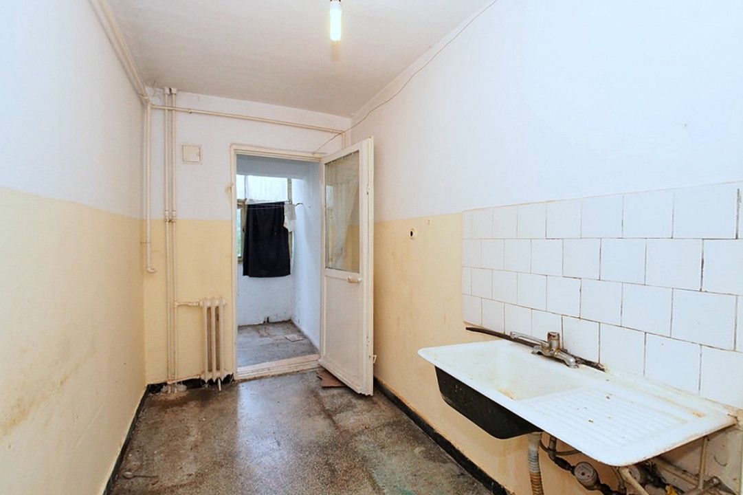 Vanzare apartament 3 camere, decomandat, etaj 2, Gavana - Poză 5