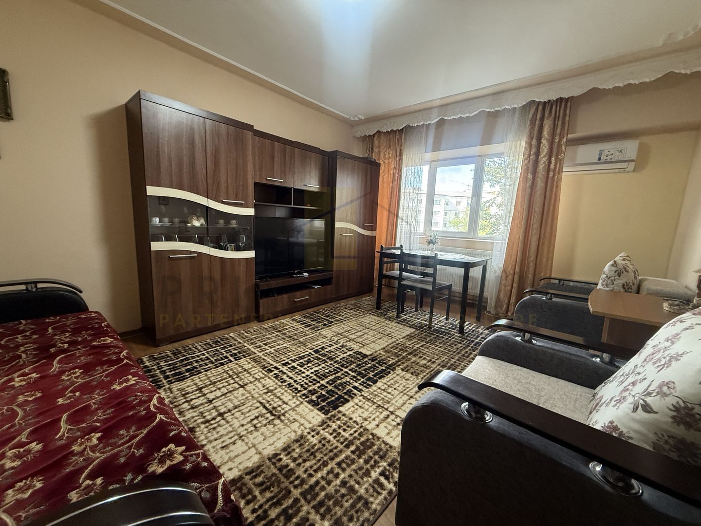 4 camere Decomandat Dacia, etaj intermediar, 1980 - Poză 2