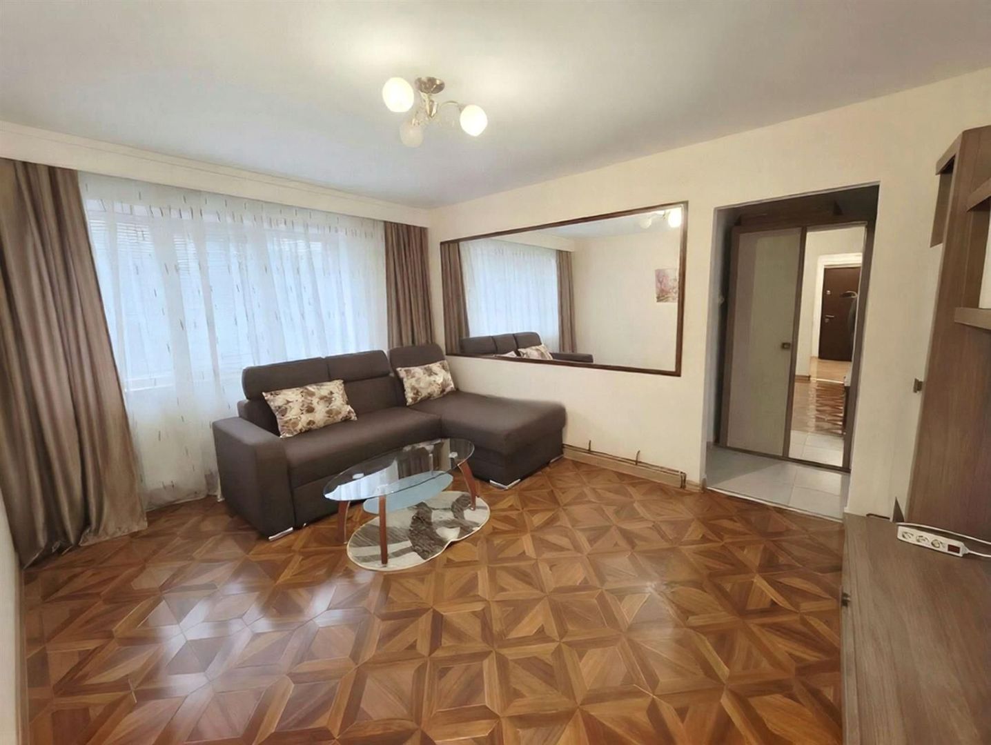 Apartament 2 camere Cetate Closca et.1 56 mp. - Poză 1