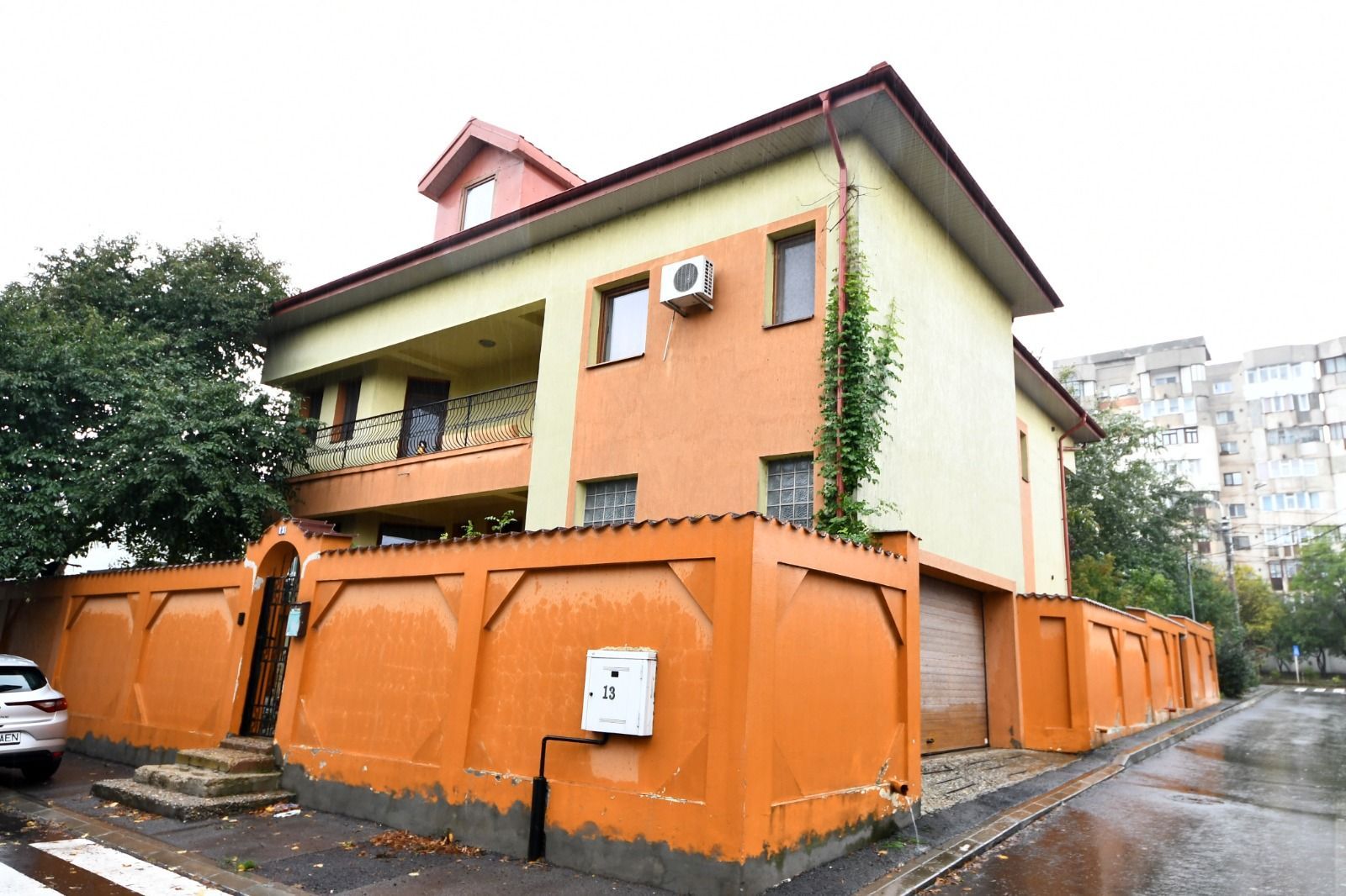 Vila spatioasa, constructie solida, zona micro 17 – Galati - Poză 2