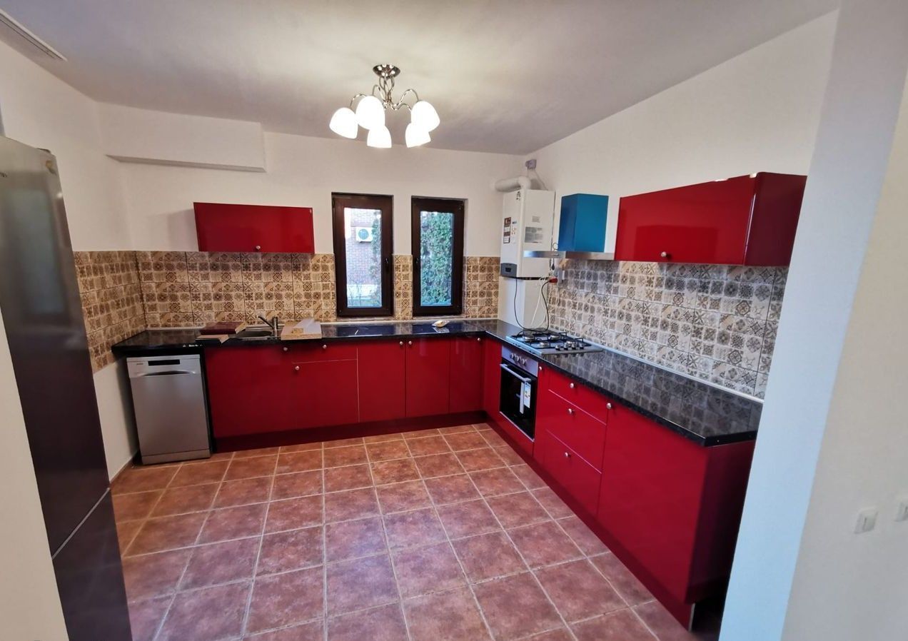 Corbeanca, inchiriez vila stil american, cu semineu si panouri solare - Poză 5