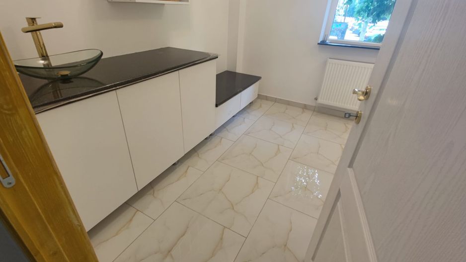 Frizerie-Coafor-Mani-Pedi, 7 posturi complet echipat - Poză 4