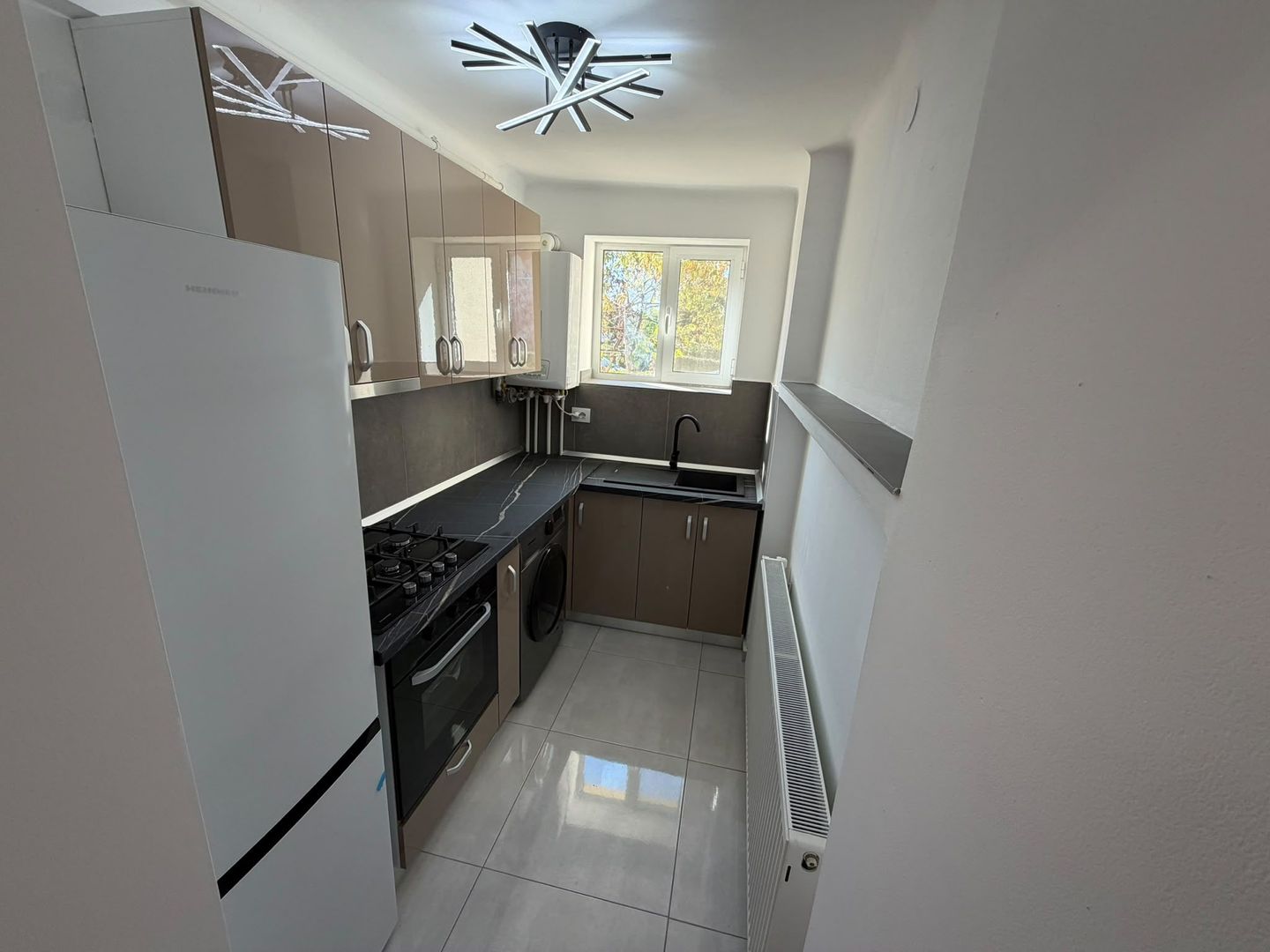 AP. 2 CAMERE - DEBARCADER, CURTE 25 MP, MOBILAT/UTLAT MODERN, COMIS 0% - Poză 4