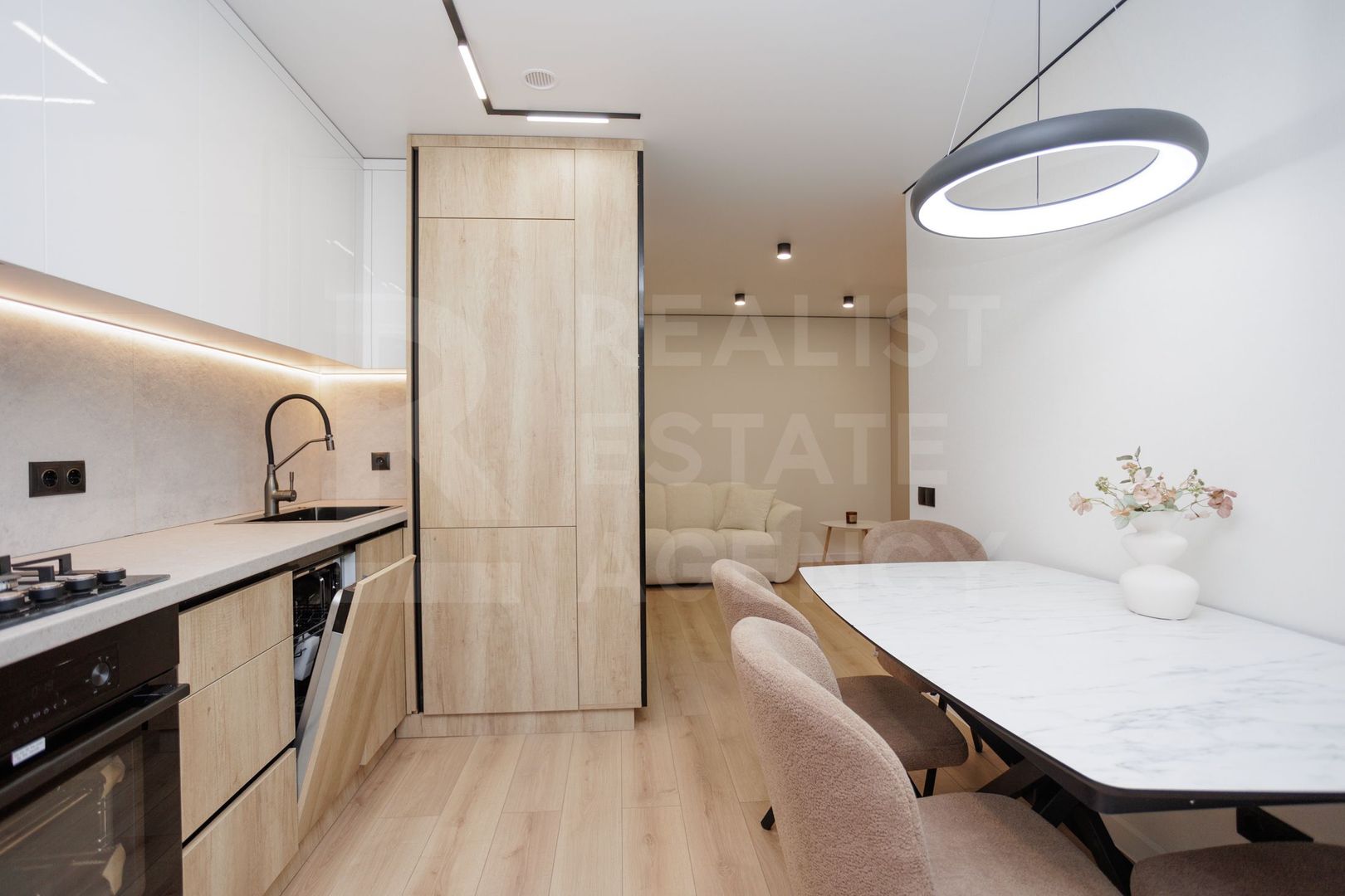Vânzare, apartament 3 camere + living 71 mp, str. Cornului, Buiucani - Poză 3