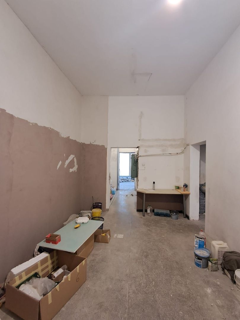 Spatiu comercial vitrina de 20 M - Metrou Eroii Revolutiei S143 - Poză 17