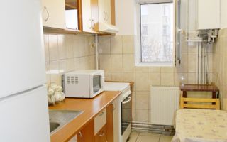 Apartament cu 3 camere mobilate,cartier Tractoru - Poză 1