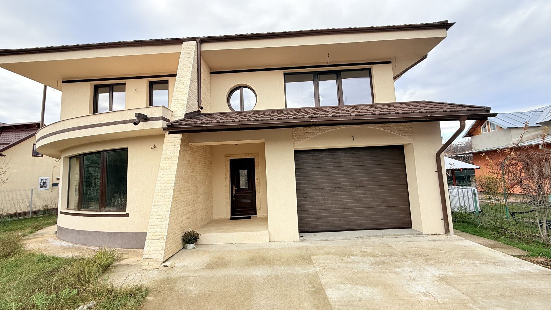 Vila Delux P+1 cu terasă și garaj + teren intravilan 783mp - Poză 3