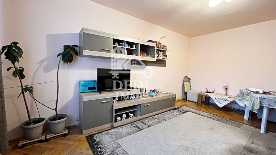 Apartament cu 3 camere de vanzare in zona Rogerius, Oradea - Poză 2