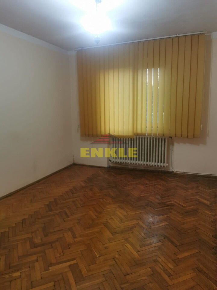 Casa 3 camere, Calea Nationala/Soseaua Iasului la strada principala, 400 euro - Poză 2