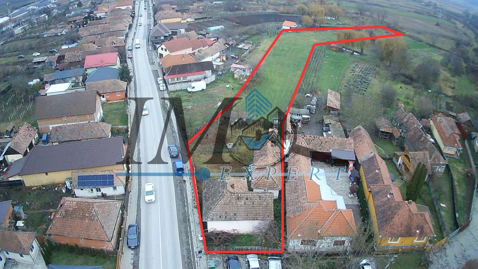 Casa de vânzare in Craciunel la strada principală - Poză 1