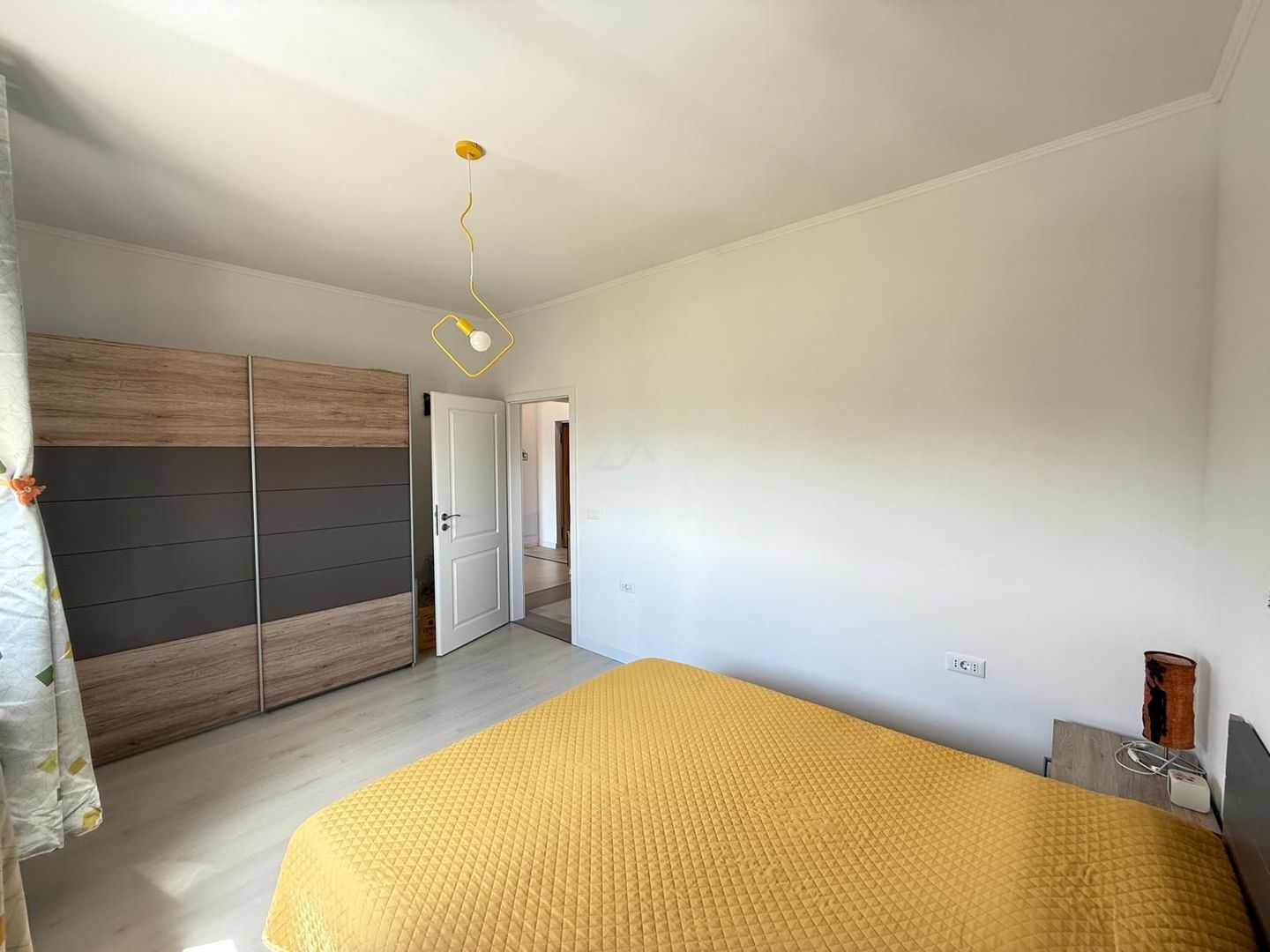 Mobilat si utilat complet. Disponibil imediat. Loc de parcare. - Poză 5