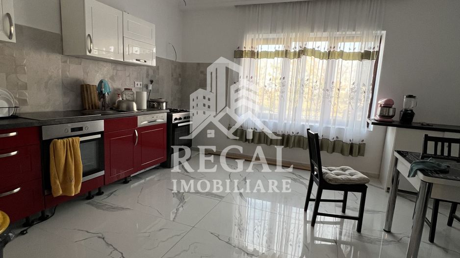 Casă spațioasă de vânzare în Ruși – pentru locuință sau investitie - Poză 6