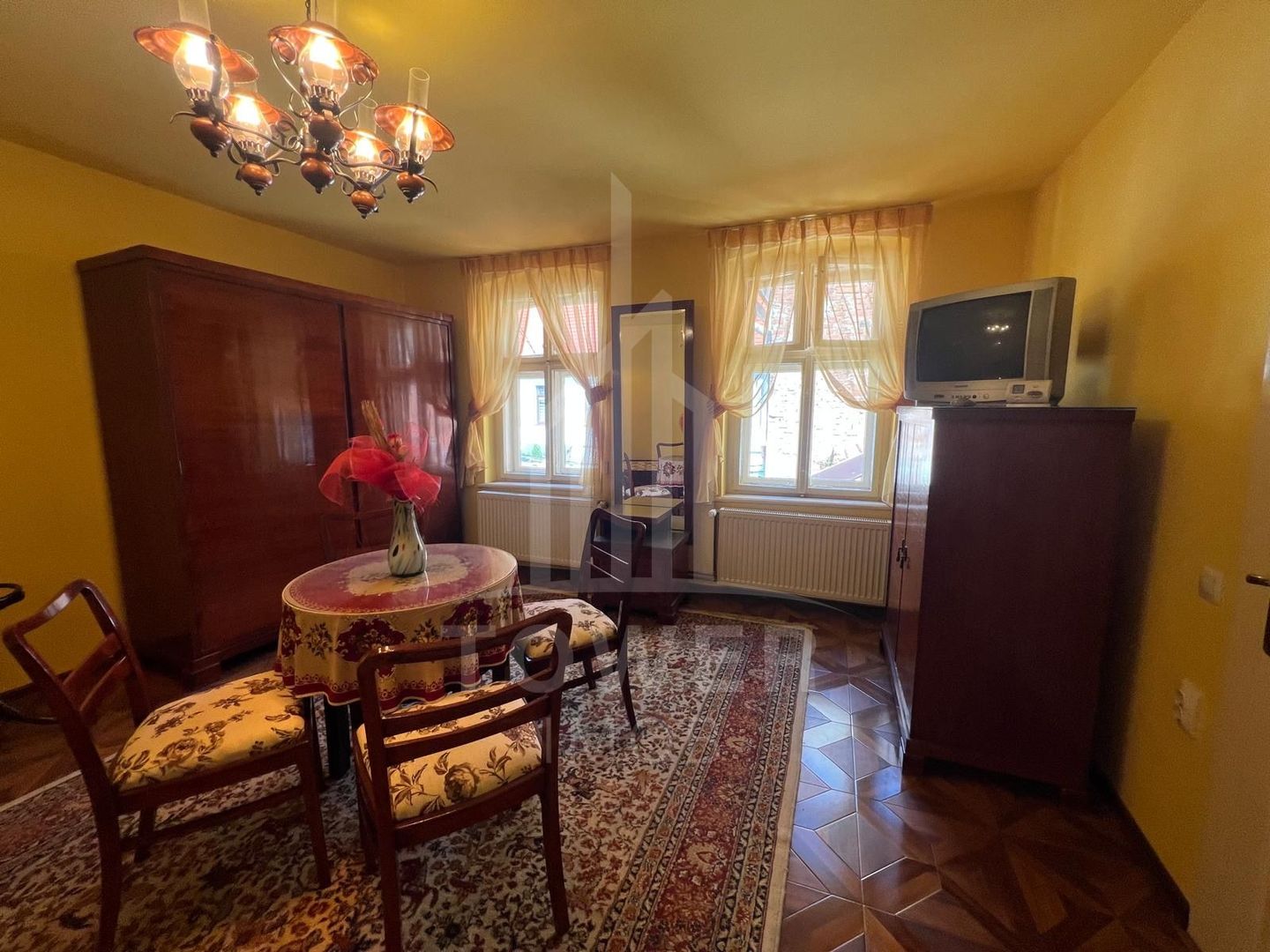 Garsonieră de închiriat – la 2 minute de centru cu curte - Poză 8
