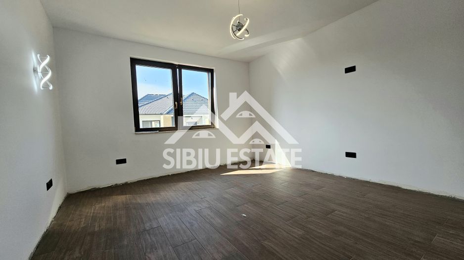Casa noua 4 dormitoare Sibiu Sura Mica - Poză 11