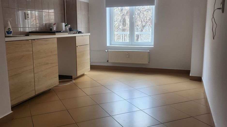 Închiriez apartament 2 camere nemobilat, Piața Muncii, pretabil birou - Poză 5
