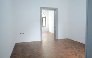 Apartament renovat in cladire interbelica, zona centrala - Poză 5