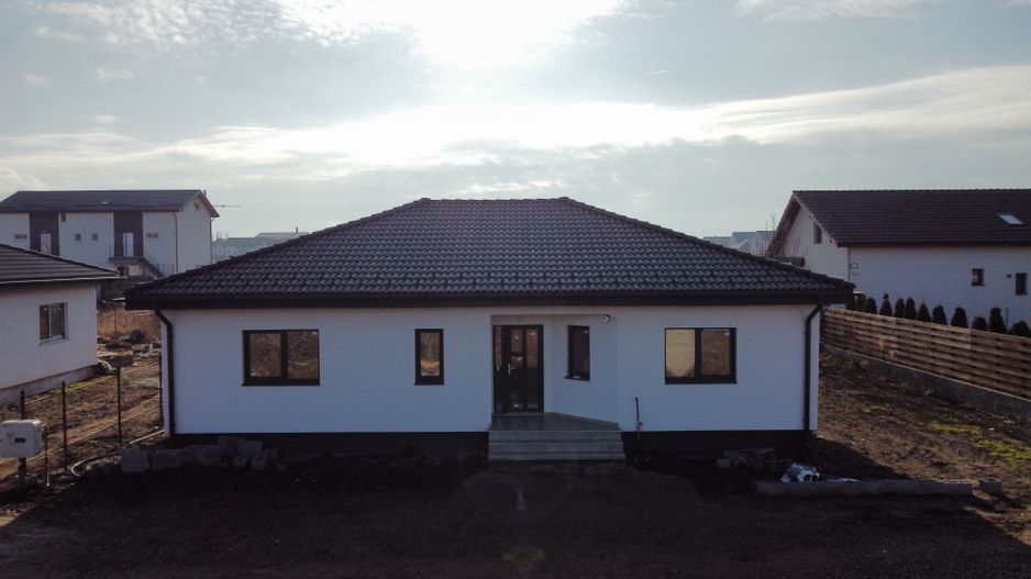 Casă pe parter de vânzare în cartierul Izvor - Poză 1