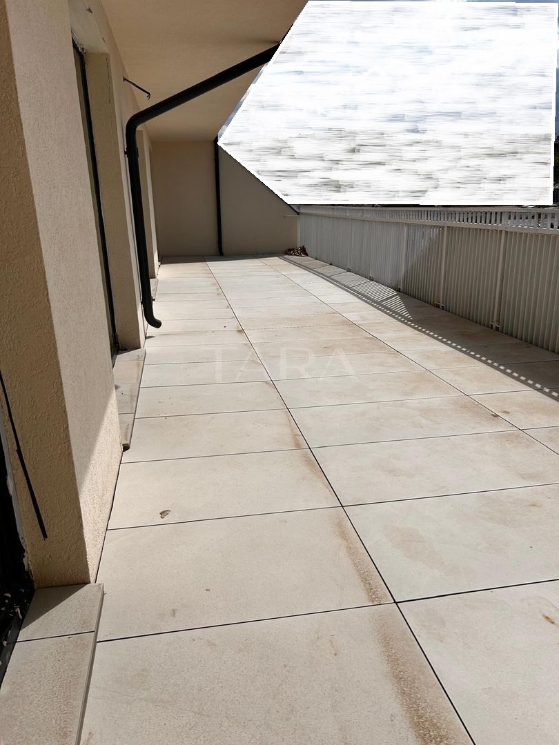 Apartament tip penthouse in Floresti - Poză 7