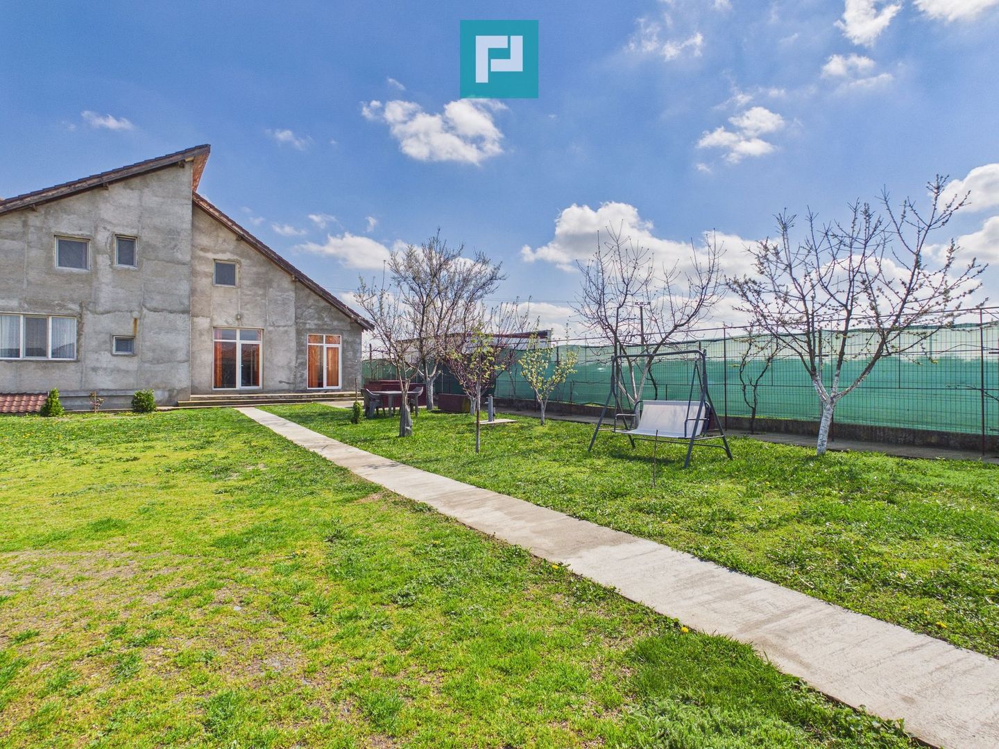 Casă cu 7 camere și teren generos în Șofronea - Poză 18