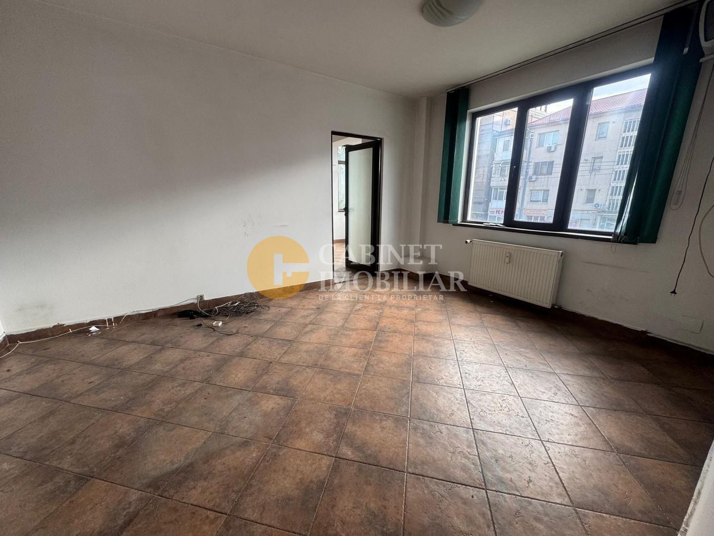 TUDOR VLADIMIRESCU - 2 CAMERE - ETAJUL 1 - DE RENOVAT - Poză 1