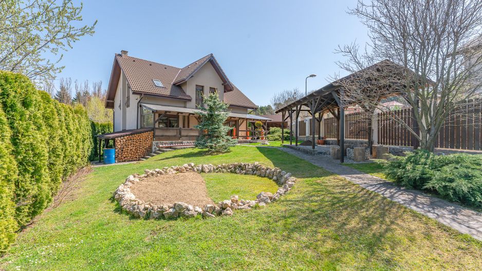 Casa Sacele amplasata in vecinatatea padurii cu pompa de caldura - Poză 31