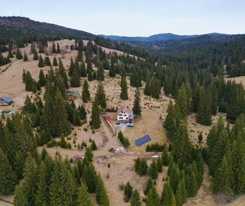 Vilă cu 10 camere P+2E+M 400 M² utili 2800 M² Teren Comandau - Poză 21