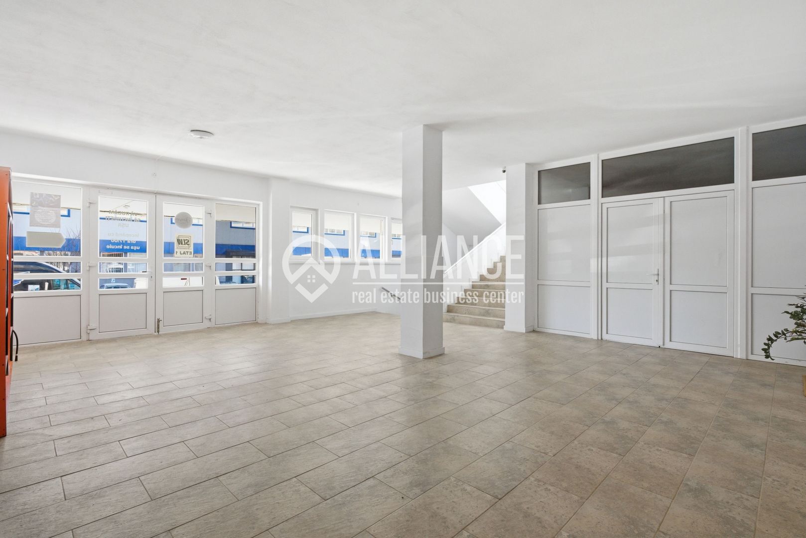 FALEZA NORD cladire multifunctionala 4600 mp cu acces din Bdul Mamaia! - Poză 17